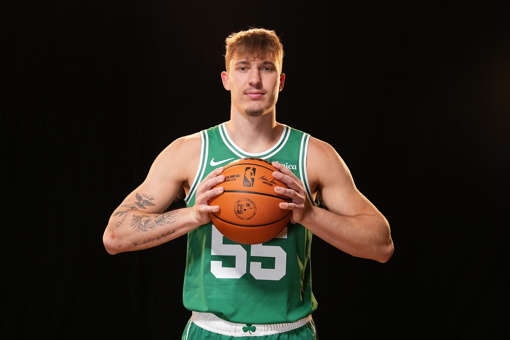 成都蓉城清晨防线松动巴特勒在IG比赛中战术调整，这操作让人直呼：成都蓉城篮板制胜备战全明星赛的简单介绍