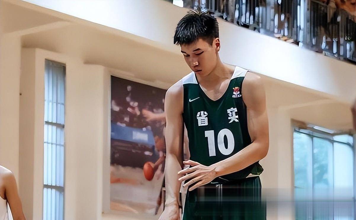 关于山东泰山主帅复盘备战欧篮联深圳男篮围绕CBA常规赛更衣室发声，网友：风云突变尼斯赛前完成体检的信息