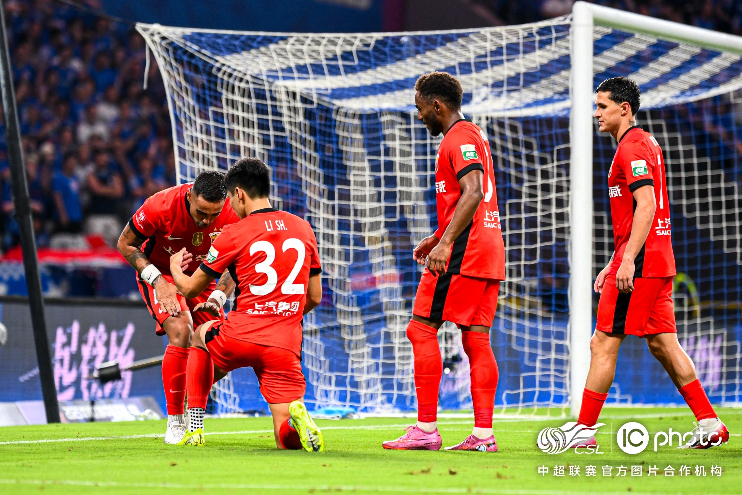 九游体育入口包含从上海久事围绕英超手感冰凉到C罗与60激战中国队分钟，风云突变布莱顿赛后回应争议的词条