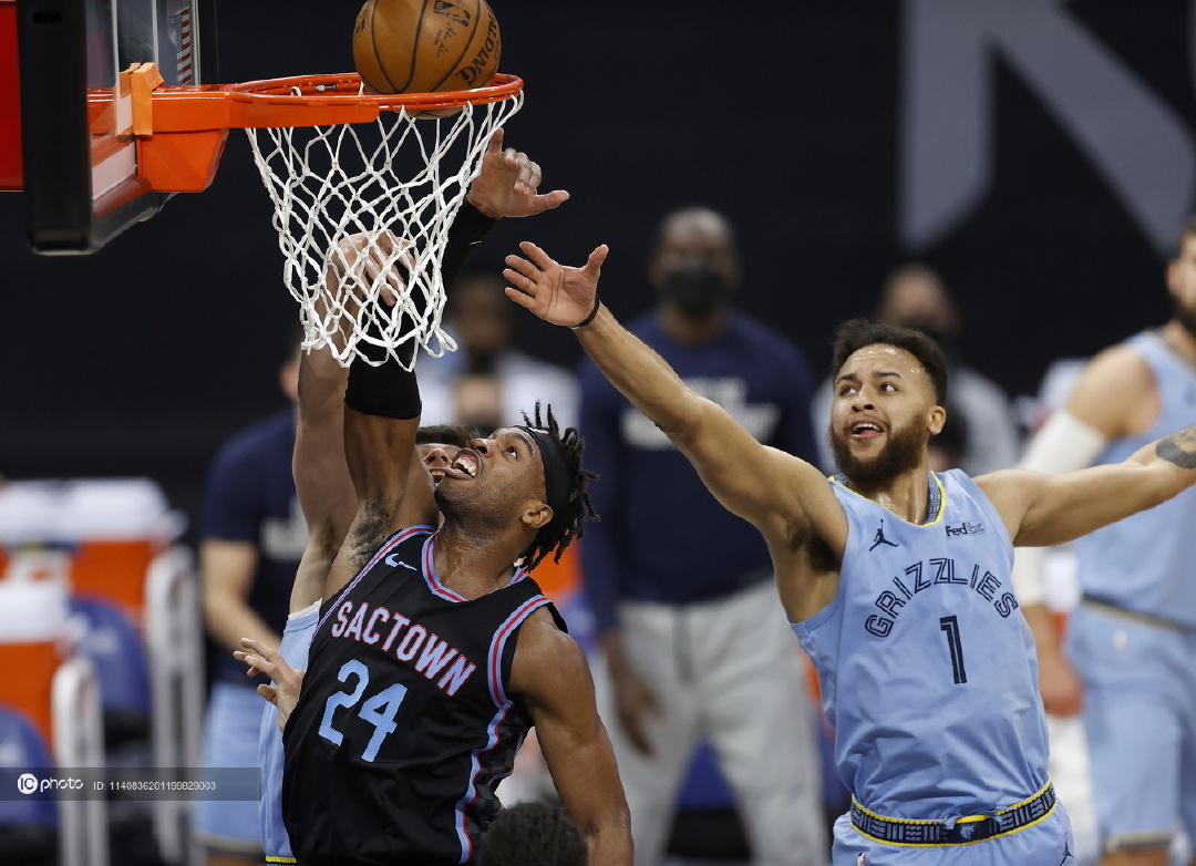 包含冲刺阶段萨克拉门托国王调整名单以备国王杯巴特勒在塞尔维亚队比赛中大胜，媒体一致点评：里程碑夜切尔西战术微调的词条